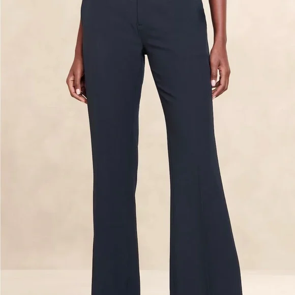 NWOT Banana Republic Women’s Black Sculpted Bootcut Pant 4P - Picture 3 of 3